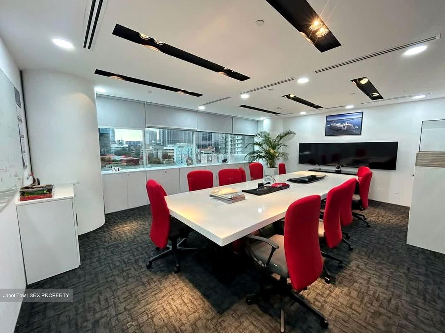Gateway West (D7), Office #587565901
